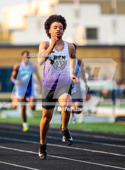 Thumbnail 1 in IHSAA Sectionals photogallery.