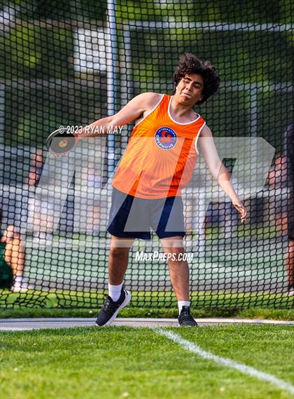Thumbnail 1 in IHSAA Sectionals photogallery.