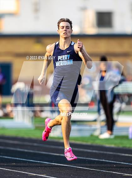 Thumbnail 1 in IHSAA Sectionals photogallery.