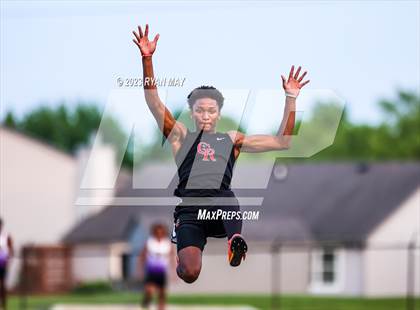 Thumbnail 3 in IHSAA Sectionals photogallery.