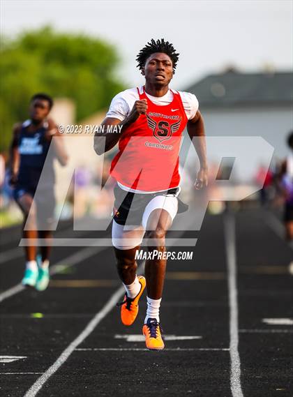 Thumbnail 2 in IHSAA Sectionals photogallery.