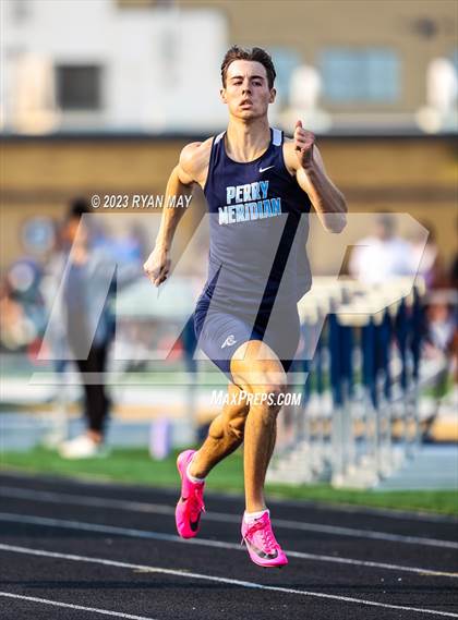 Thumbnail 2 in IHSAA Sectionals photogallery.