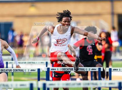 Thumbnail 2 in IHSAA Sectionals photogallery.