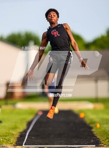 Thumbnail 1 in IHSAA Sectionals photogallery.