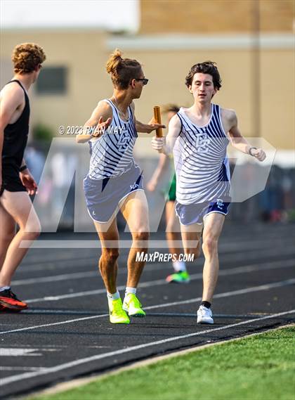 Thumbnail 3 in IHSAA Sectionals photogallery.