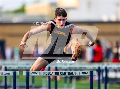 Thumbnail 2 in IHSAA Sectionals photogallery.