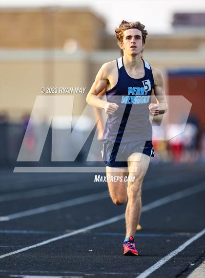 Thumbnail 2 in IHSAA Sectionals photogallery.