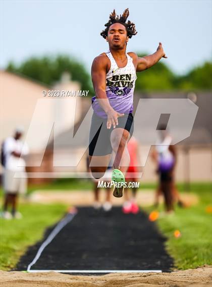 Thumbnail 3 in IHSAA Sectionals photogallery.