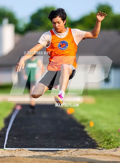 Thumbnail 1 in IHSAA Sectionals photogallery.