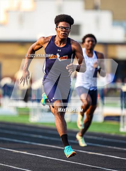 Thumbnail 3 in IHSAA Sectionals photogallery.