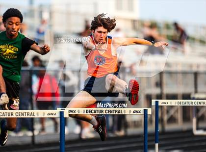 Thumbnail 3 in IHSAA Sectionals photogallery.