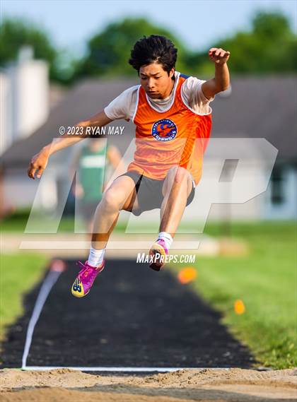 Thumbnail 2 in IHSAA Sectionals photogallery.