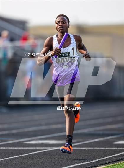 Thumbnail 1 in IHSAA Sectionals photogallery.