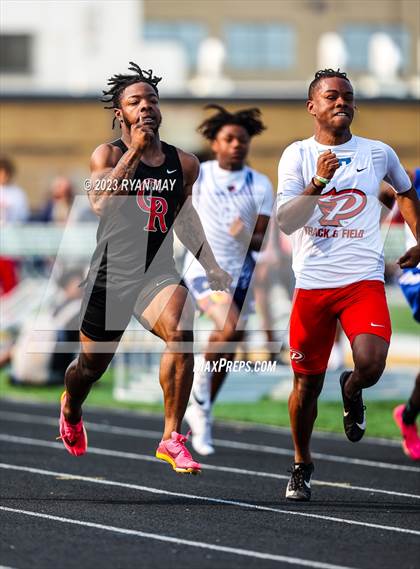 Thumbnail 3 in IHSAA Sectionals photogallery.