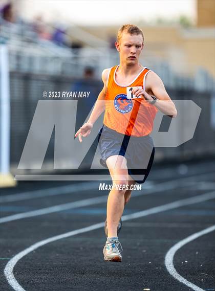 Thumbnail 2 in IHSAA Sectionals photogallery.