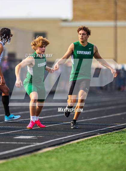 Thumbnail 2 in IHSAA Sectionals photogallery.