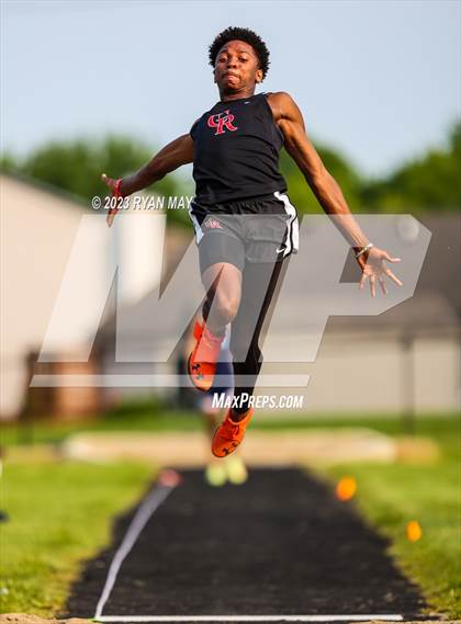 Thumbnail 2 in IHSAA Sectionals photogallery.