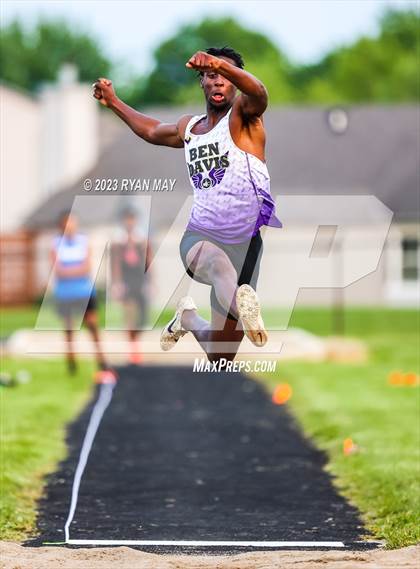 Thumbnail 3 in IHSAA Sectionals photogallery.
