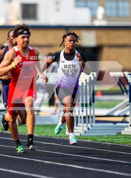 Thumbnail 2 in IHSAA Sectionals photogallery.