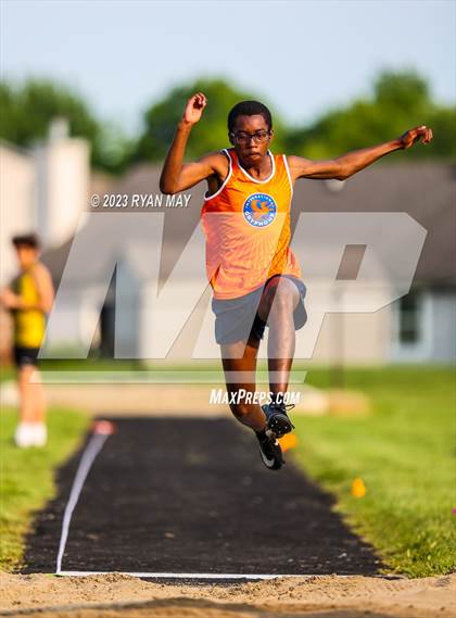 Thumbnail 1 in IHSAA Sectionals photogallery.