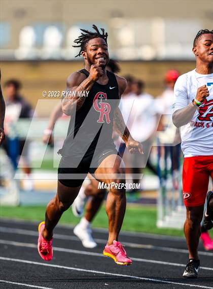Thumbnail 2 in IHSAA Sectionals photogallery.