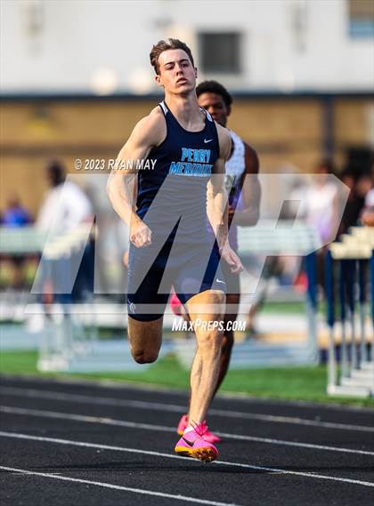 Thumbnail 2 in IHSAA Sectionals photogallery.