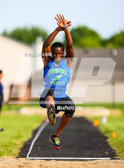 Thumbnail 3 in IHSAA Sectionals photogallery.