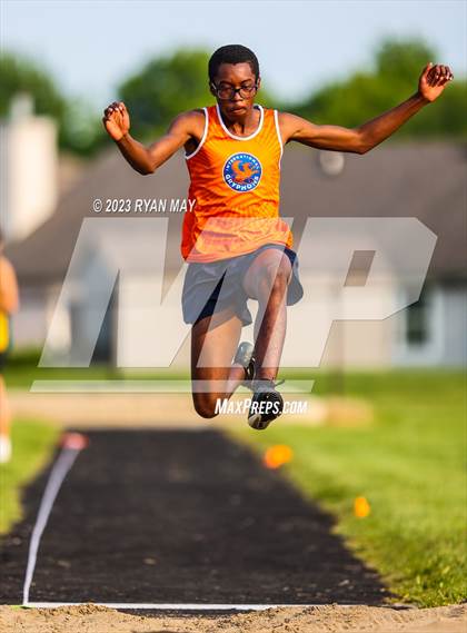 Thumbnail 2 in IHSAA Sectionals photogallery.