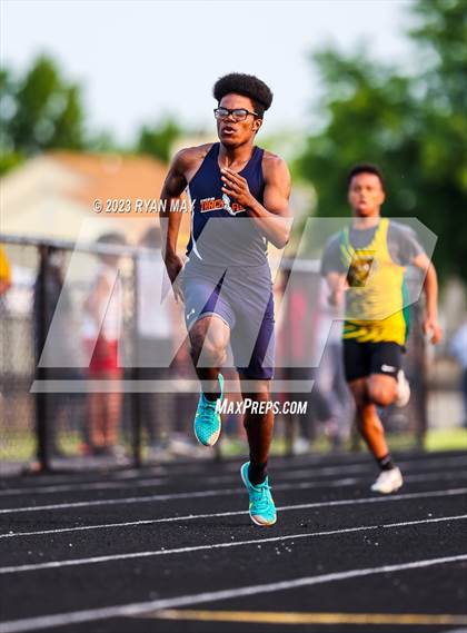 Thumbnail 1 in IHSAA Sectionals photogallery.