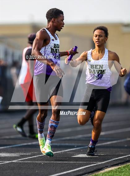 Thumbnail 1 in IHSAA Sectionals photogallery.