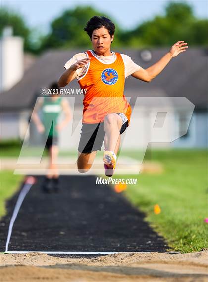 Thumbnail 3 in IHSAA Sectionals photogallery.