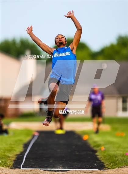 Thumbnail 3 in IHSAA Sectionals photogallery.