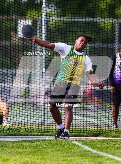 Thumbnail 1 in IHSAA Sectionals photogallery.