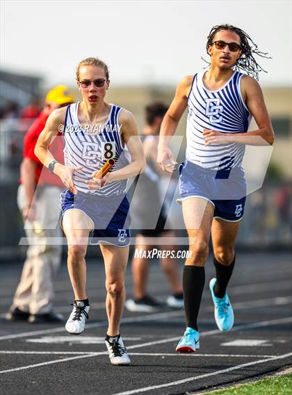Thumbnail 2 in IHSAA Sectionals photogallery.