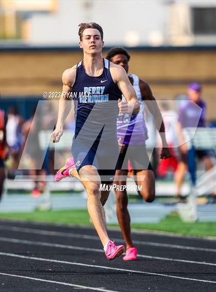 Thumbnail 1 in IHSAA Sectionals photogallery.