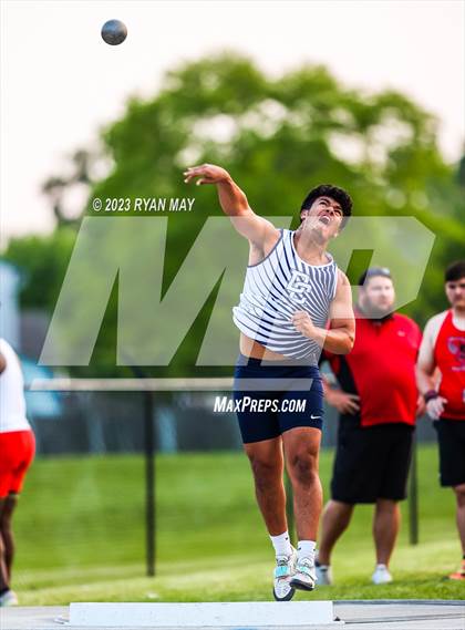 Thumbnail 2 in IHSAA Sectionals photogallery.