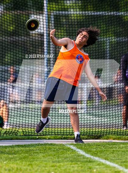 Thumbnail 2 in IHSAA Sectionals photogallery.