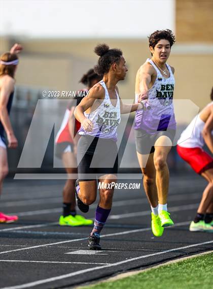 Thumbnail 1 in IHSAA Sectionals photogallery.
