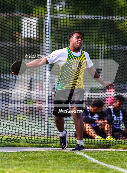 Thumbnail 2 in IHSAA Sectionals photogallery.