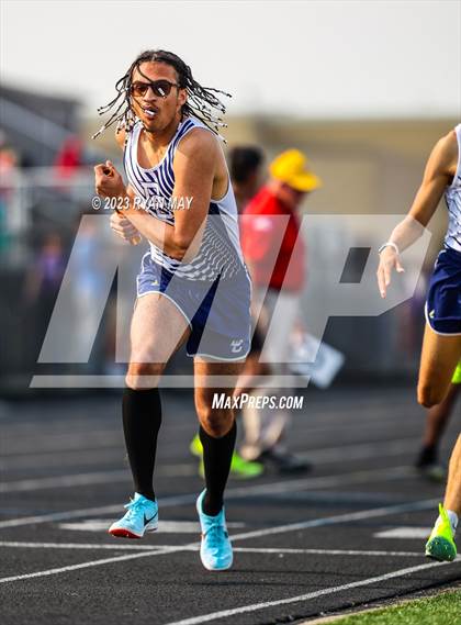 Thumbnail 2 in IHSAA Sectionals photogallery.