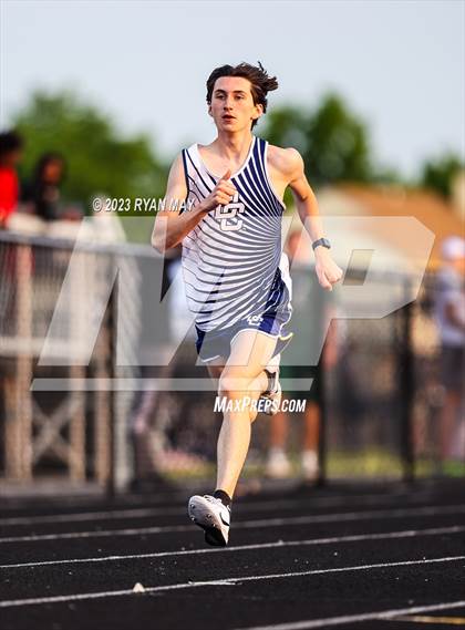Thumbnail 3 in IHSAA Sectionals photogallery.