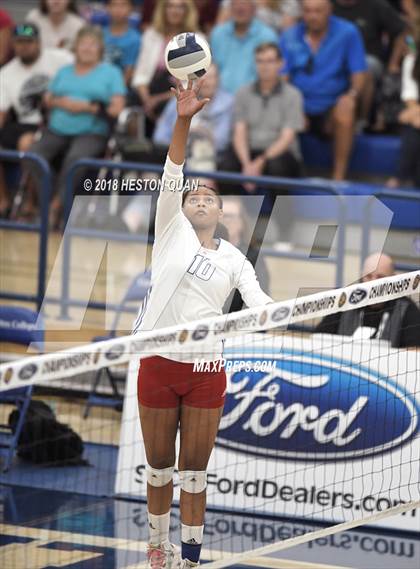 Thumbnail 1 in Trabuco Hills vs. Los Alamitos (CIF-SS D2 Final) photogallery.