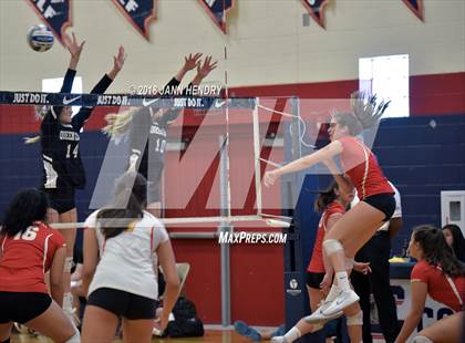 Thumbnail 3 in Cathedral Catholic vs. Queen Creek (Durango Fall Classic) photogallery.