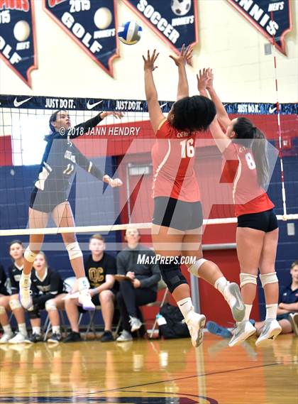 Thumbnail 2 in Cathedral Catholic vs. Queen Creek (Durango Fall Classic) photogallery.