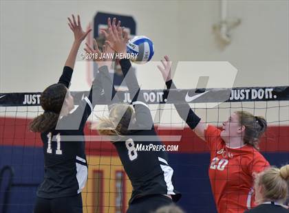Thumbnail 3 in Cathedral Catholic vs. Queen Creek (Durango Fall Classic) photogallery.