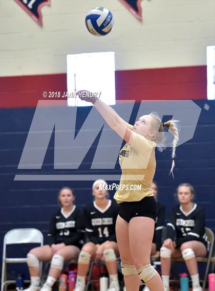 Thumbnail 2 in Cathedral Catholic vs. Queen Creek (Durango Fall Classic) photogallery.