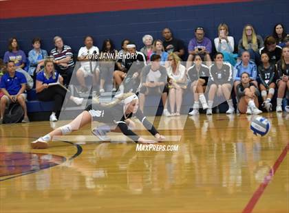 Thumbnail 2 in Cathedral Catholic vs. Queen Creek (Durango Fall Classic) photogallery.