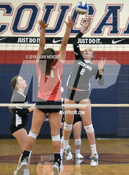 Thumbnail 3 in Cathedral Catholic vs. Queen Creek (Durango Fall Classic) photogallery.