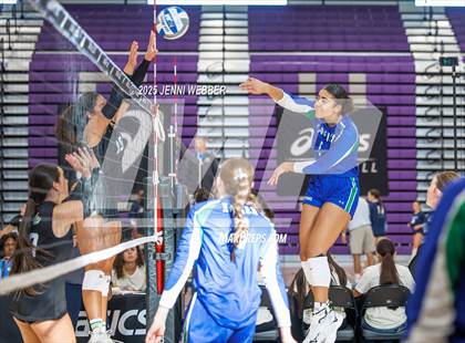 Thumbnail 2 in Mira Costa vs. Xavier College Prep (Durango Fall Classic) photogallery.
