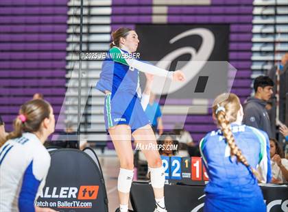 Thumbnail 2 in Mira Costa vs. Xavier College Prep (Durango Fall Classic) photogallery.